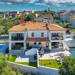 Lovely In Štinjan